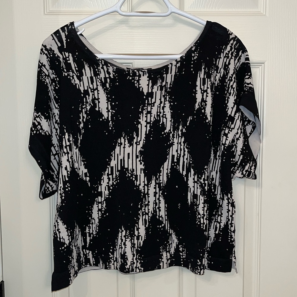 Badgley Mishka Studio Women’s Black Cream Print Cropped Sweater Sz Medium